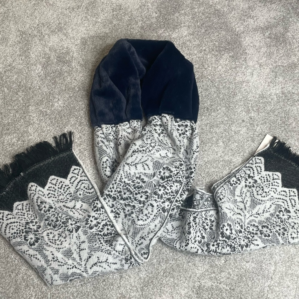 NWT 💙 anthropologie fur scarf